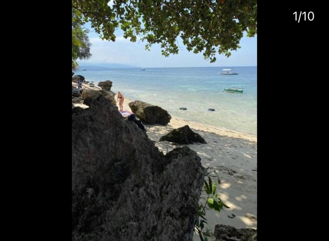 Pescador View - Beachfront & Nearby The Ocean Hostels & Restaurant Moalboal Bagian luar foto