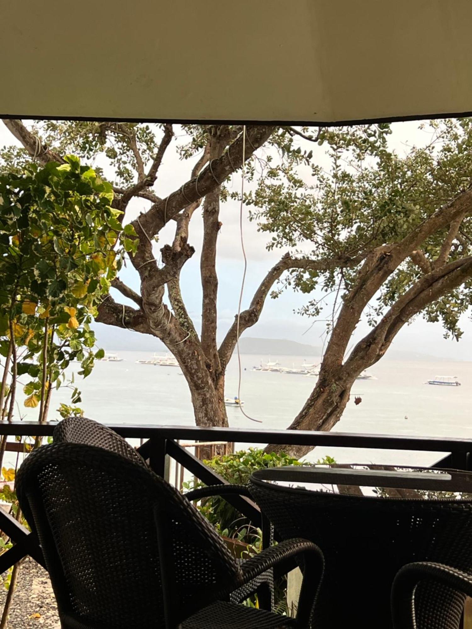 Pescador View - Beachfront & Nearby The Ocean Hostels & Restaurant Moalboal Bagian luar foto