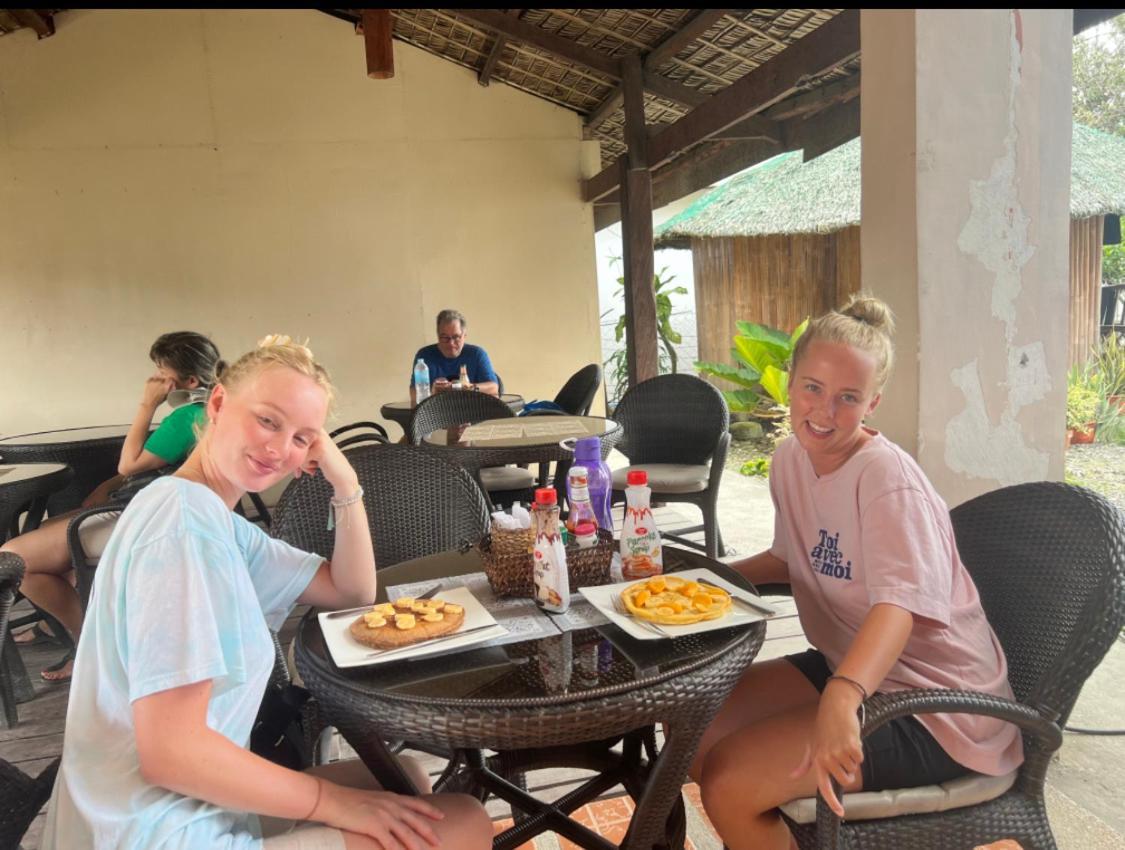 Pescador View - Beachfront & Nearby The Ocean Hostels & Restaurant Moalboal Bagian luar foto