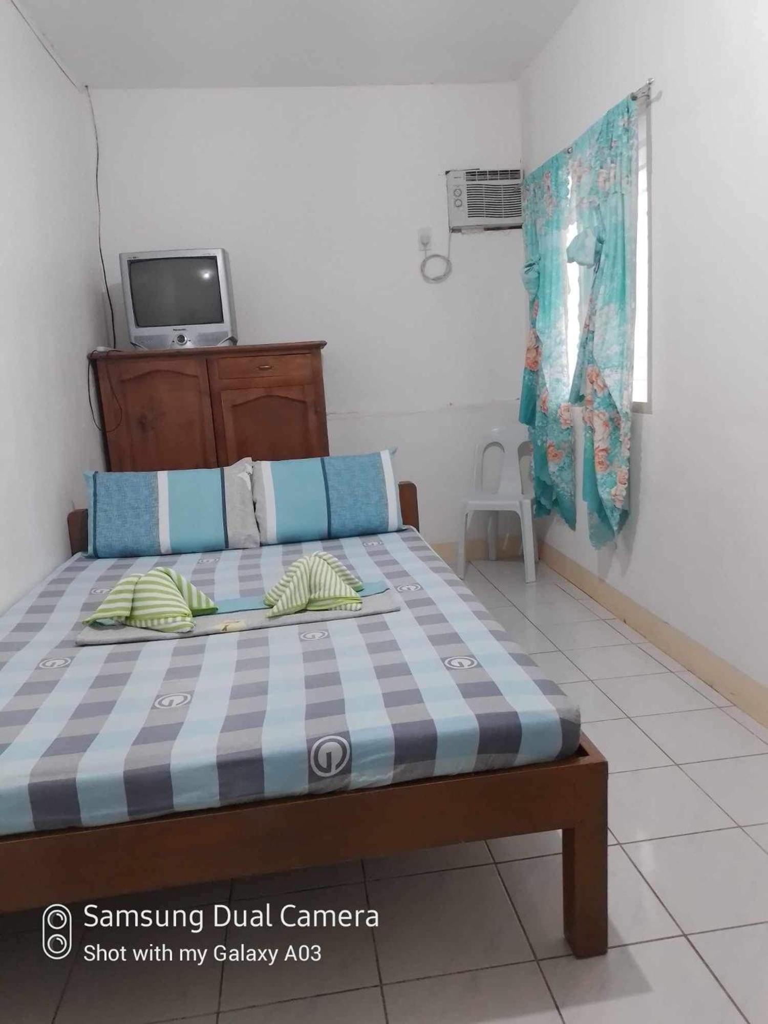 Pescador View - Beachfront & Nearby The Ocean Hostels & Restaurant Moalboal Ruang foto