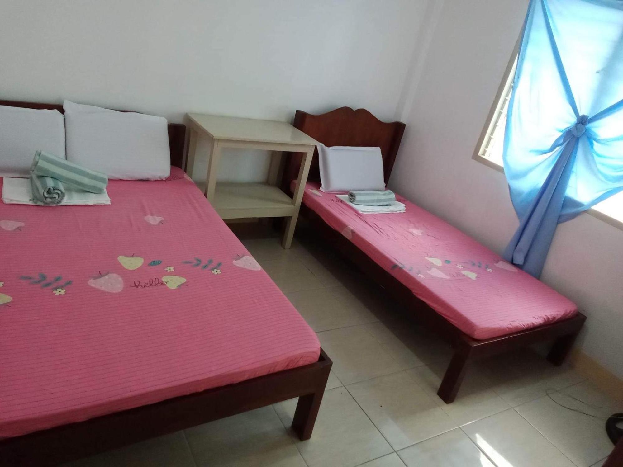 Pescador View - Beachfront & Nearby The Ocean Hostels & Restaurant Moalboal Bagian luar foto