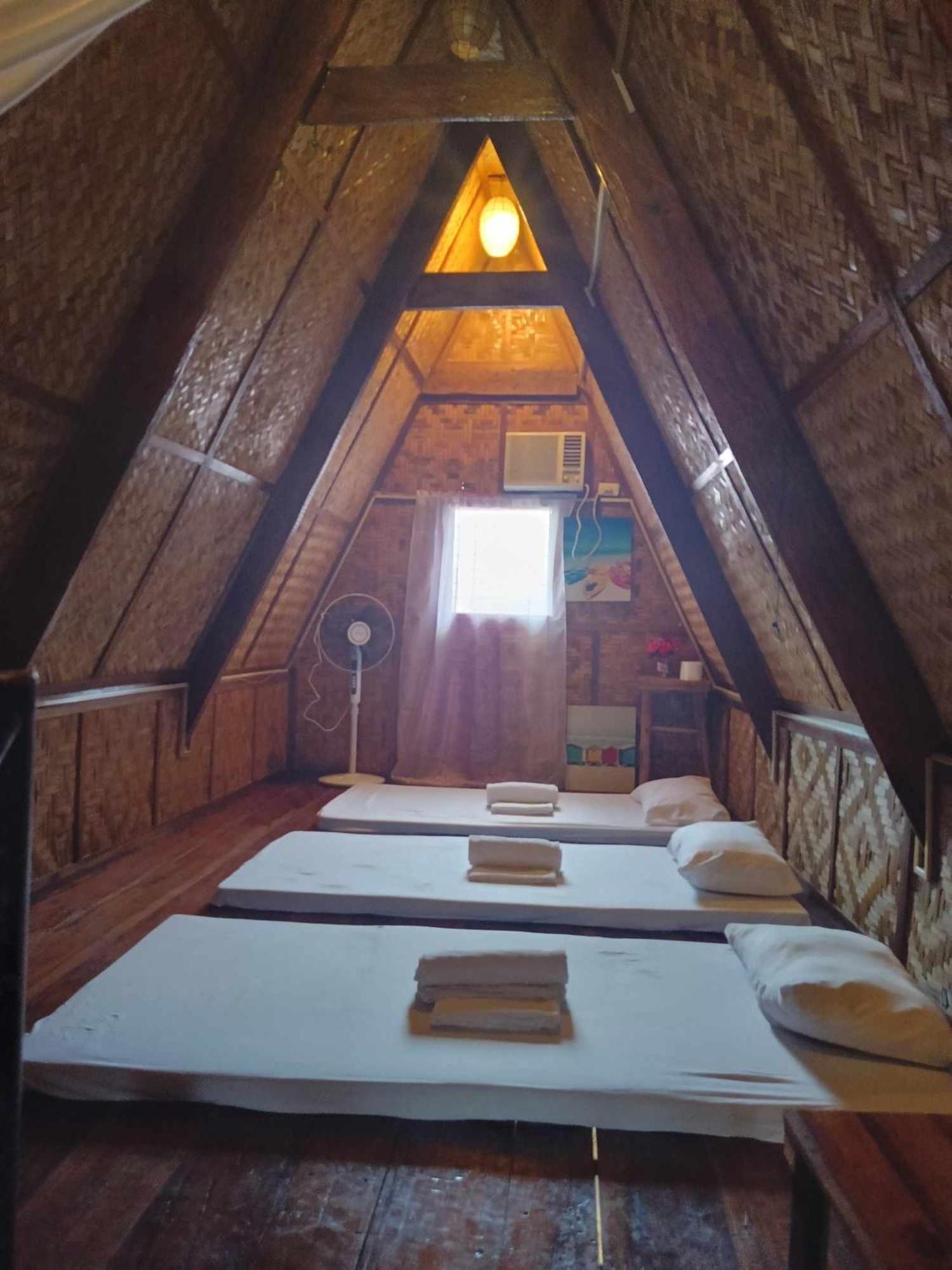 Pescador View - Beachfront & Nearby The Ocean Hostels & Restaurant Moalboal Ruang foto