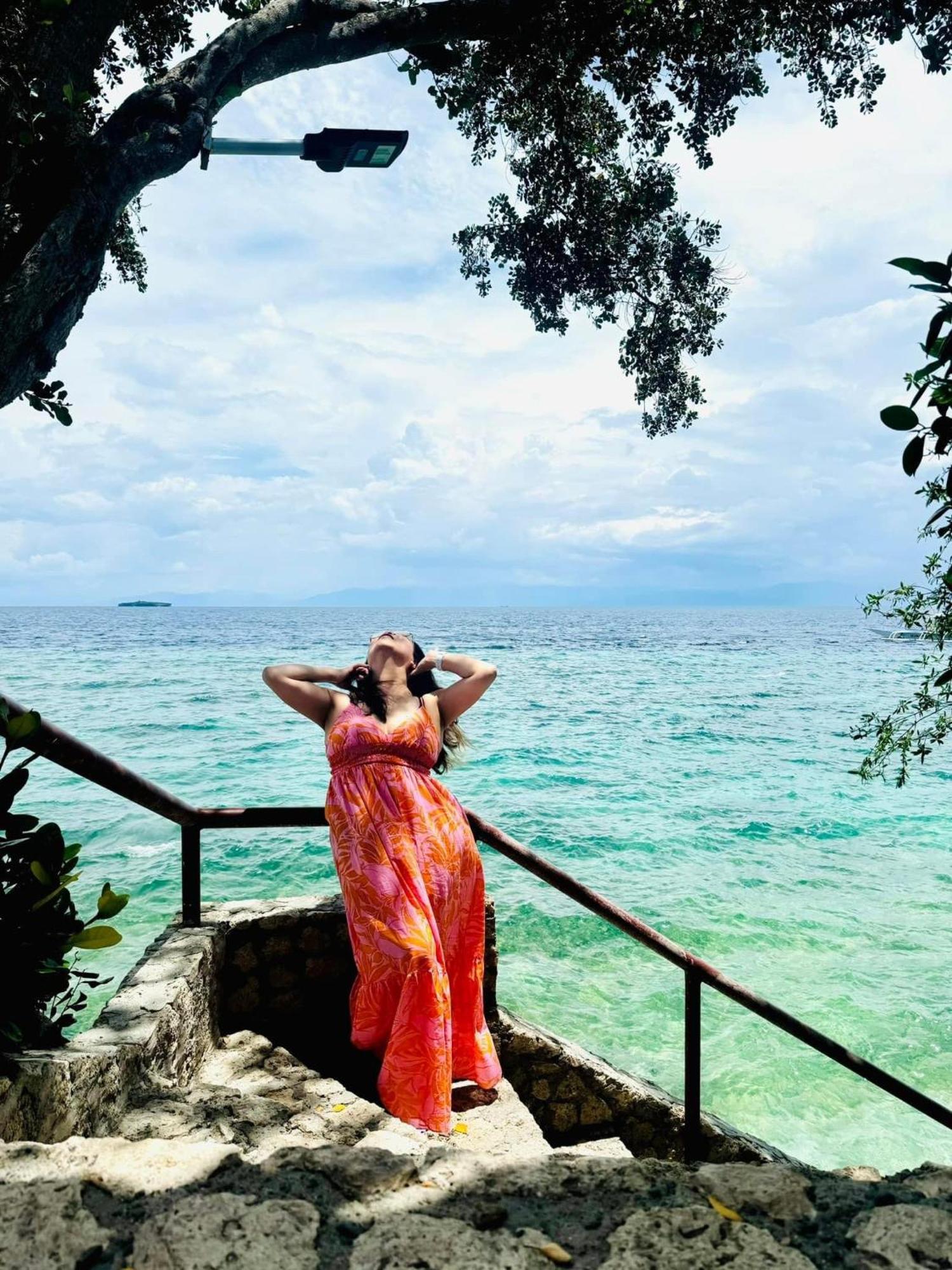 Pescador View - Beachfront & Nearby The Ocean Hostels & Restaurant Moalboal Bagian luar foto