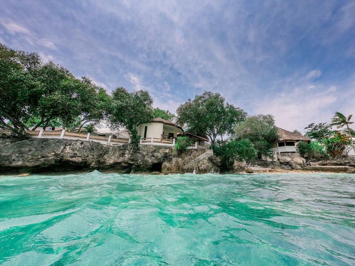 Pescador View - Beachfront & Nearby The Ocean Hostels & Restaurant Moalboal Bagian luar foto